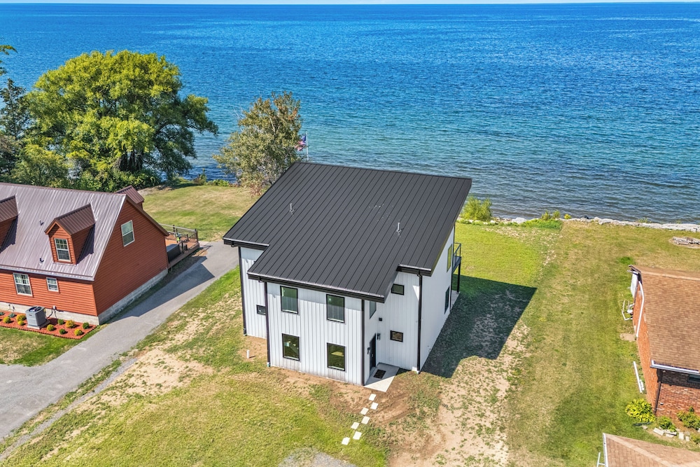 Lake Ontario Hideaway - Nature & Stillness Await!