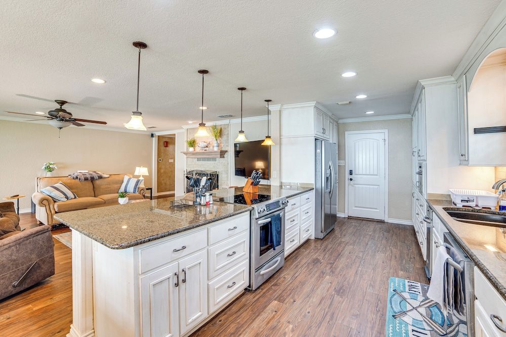 Waterfront Retreat w/ Dock on Cedar Creek Lake!