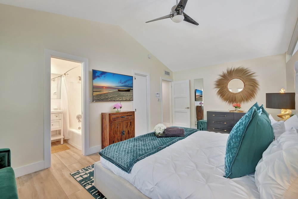 Seabreeze - 6BR Pool and Steps to Beach