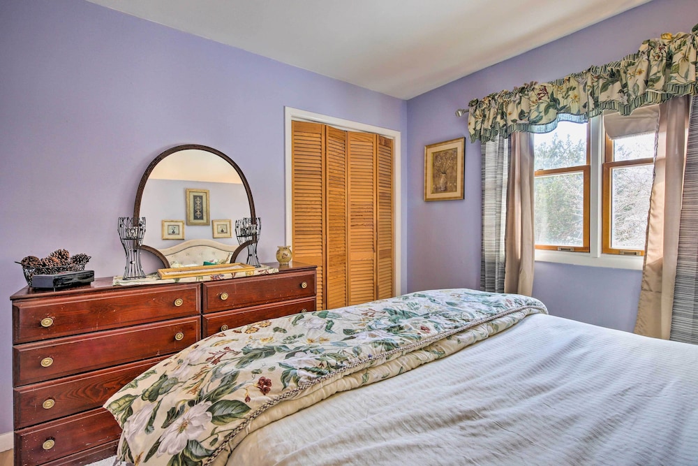 Hopewell Junction Apartment w/ Community Pool - Property Image 25
