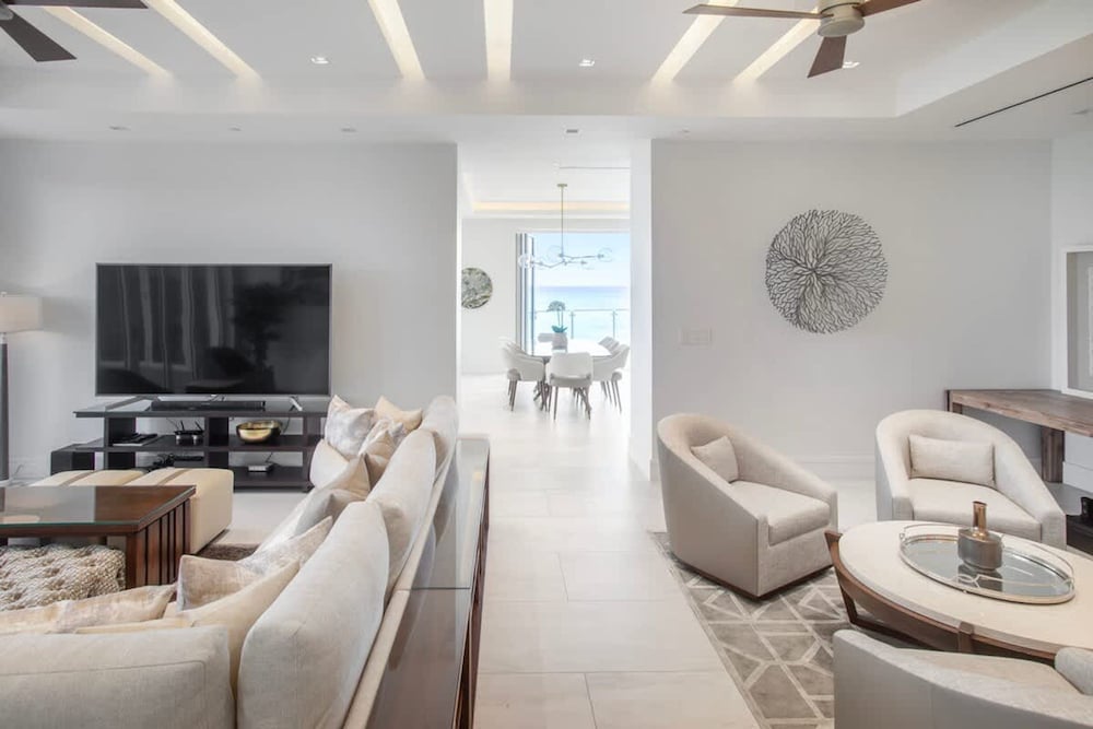 Oceanfront Penthouse and Patio at ONE Cable Beach