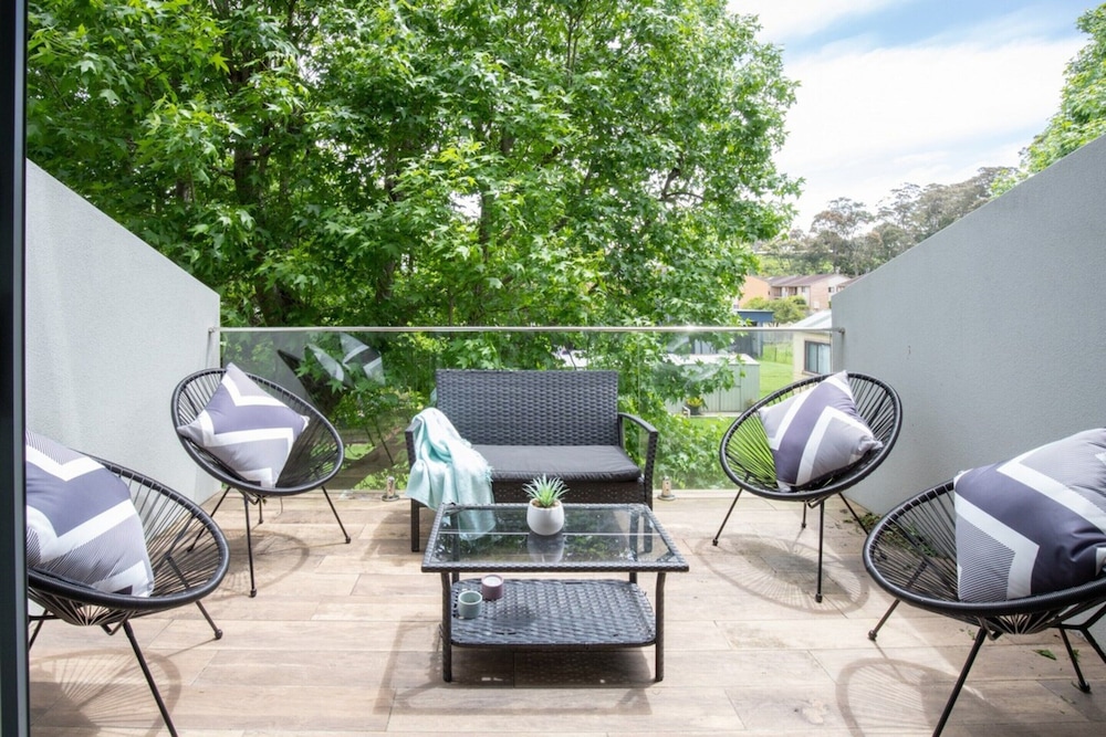 Generous 2-bed Townhouse With A Private Balcony