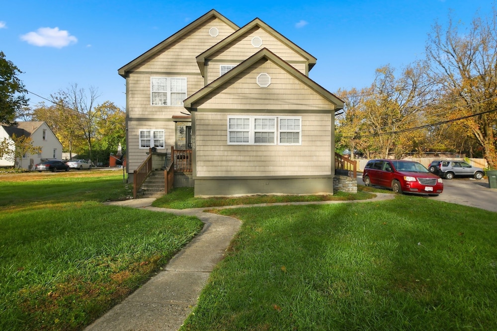 Spacious 2br Home North of Downtown Cincinnati 2 Bedroom Home