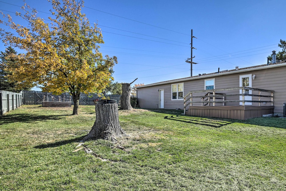 Spacious Glendo House - 1 Mi to State Park! view 5