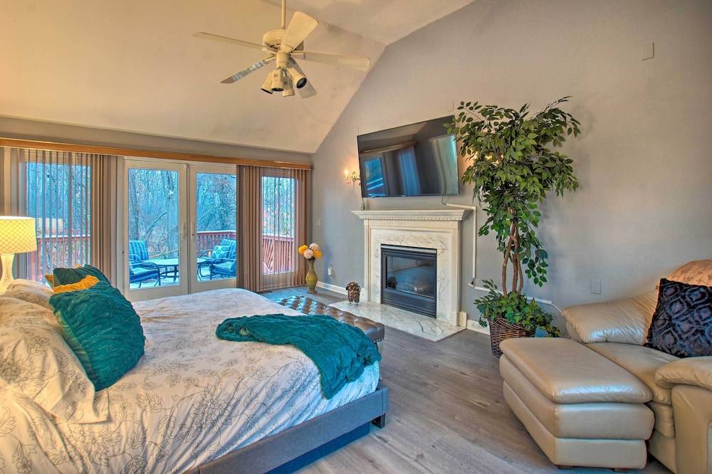 Lake Access, Hot Tub & 2 Decks: Ortonville Retreat view 5