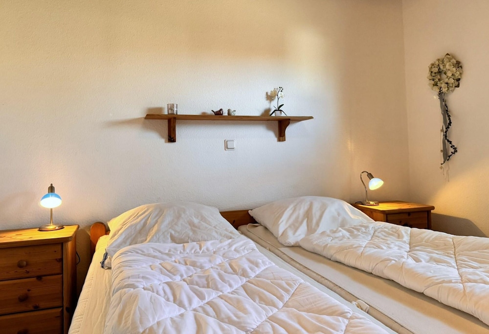 Ferienhaus mit Kaminofen in Burhave