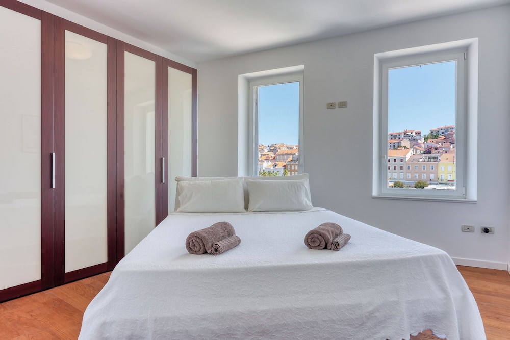 The Perfect View Penthouse Design Apt.