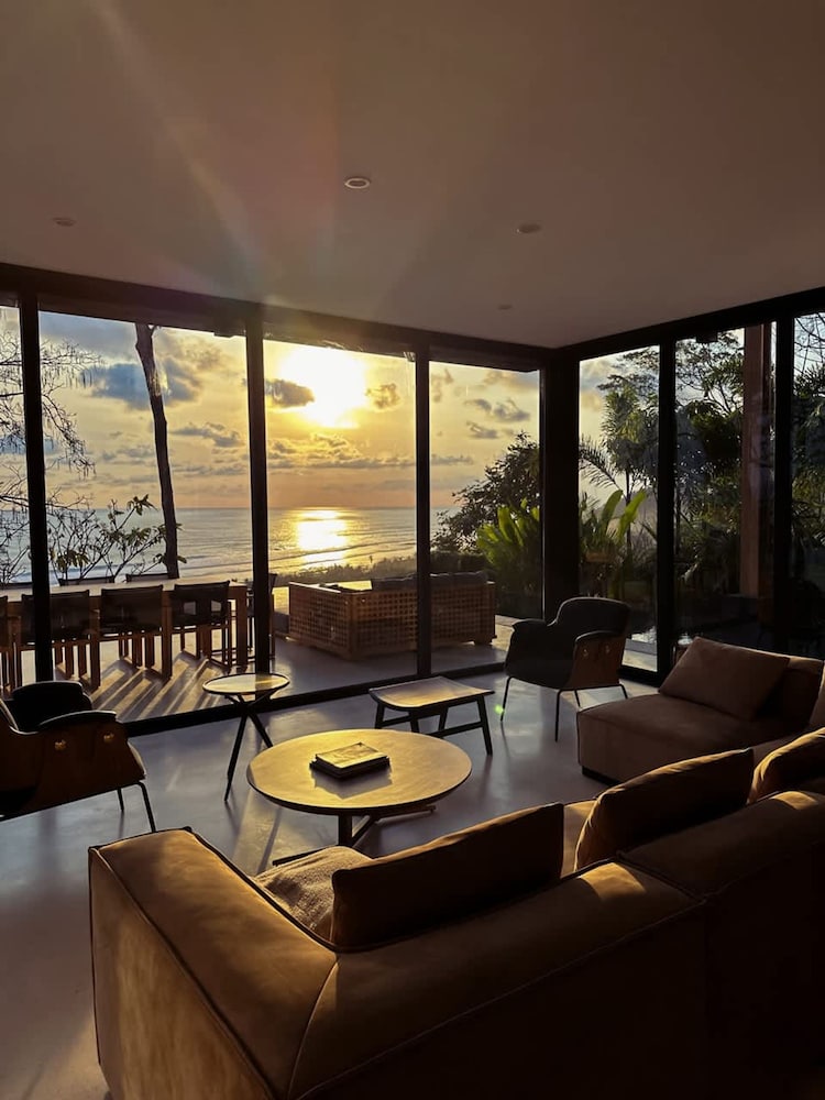 w Amazing 6BR Villa w Swimming Pool in Costa Rica