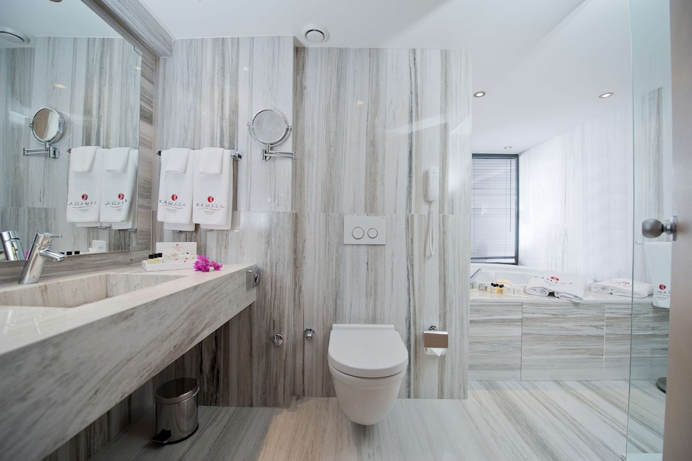 Ramada Resort by Wyndham Bodrum - Image 40