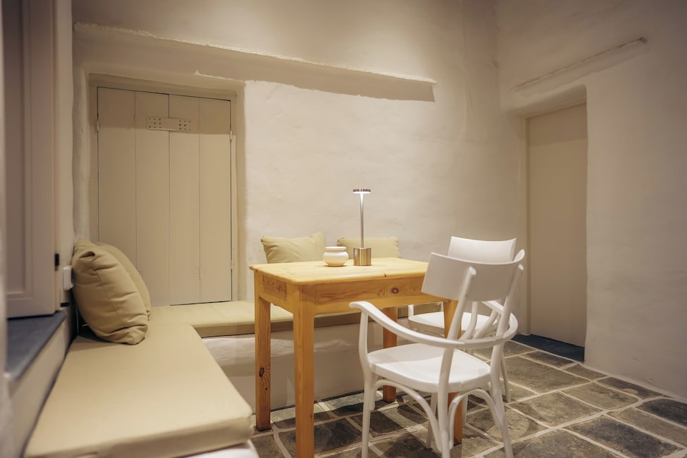 Rabagas Suites