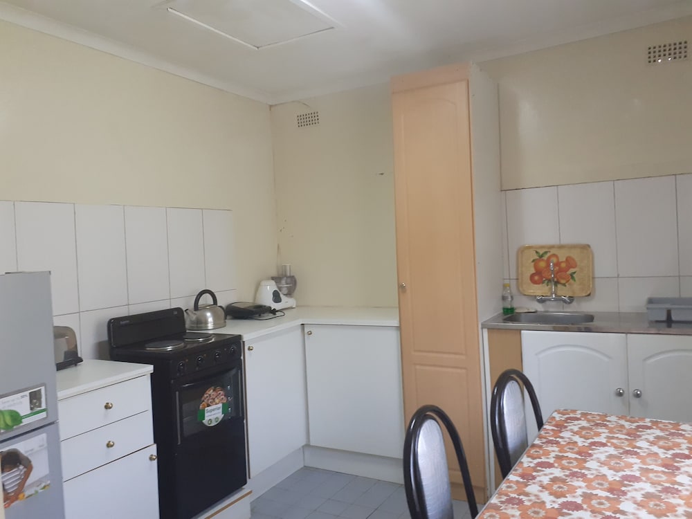 Cottage Sleeps 4 With Pool view 4