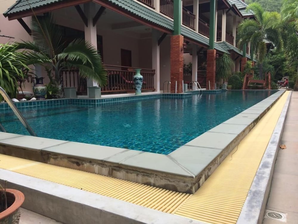 Haad Yao Resort