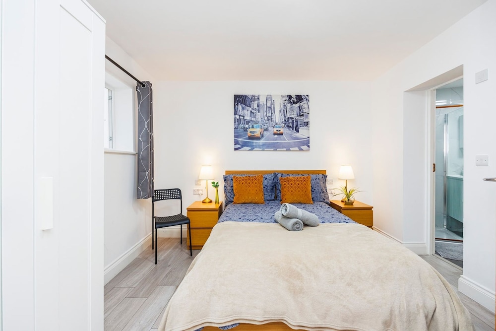 3 Bed 3 Bathroom Flat in Kensington A