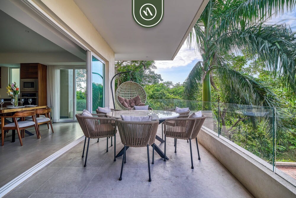 Luxury 2 BR Condo Near Golf Courses and Marina