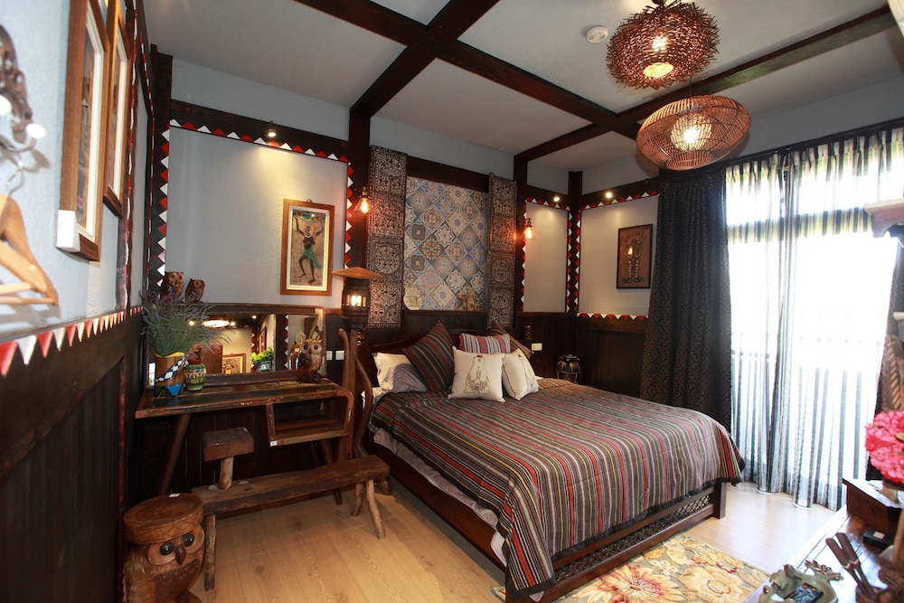 Bear Forest Retro B&B
