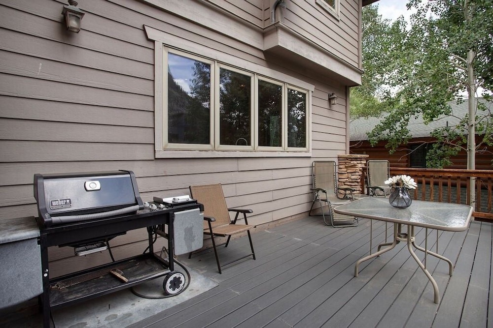 Streamside Lane 4 Bedroom Home
