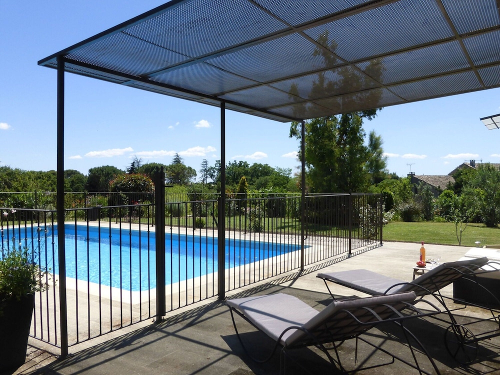Charming Holiday Villa With Pool photo 5