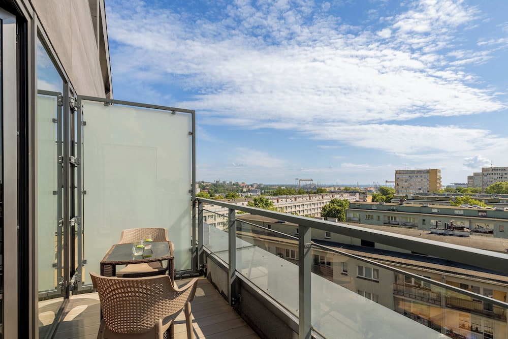 Modern Studio Hanza Tower by Renters