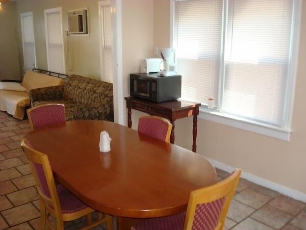 Four Winds Motel