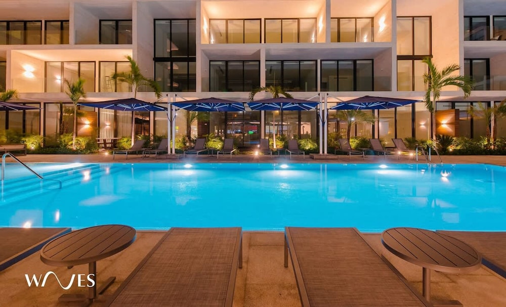 2 Br Steps Away From the Beach Heated Pool