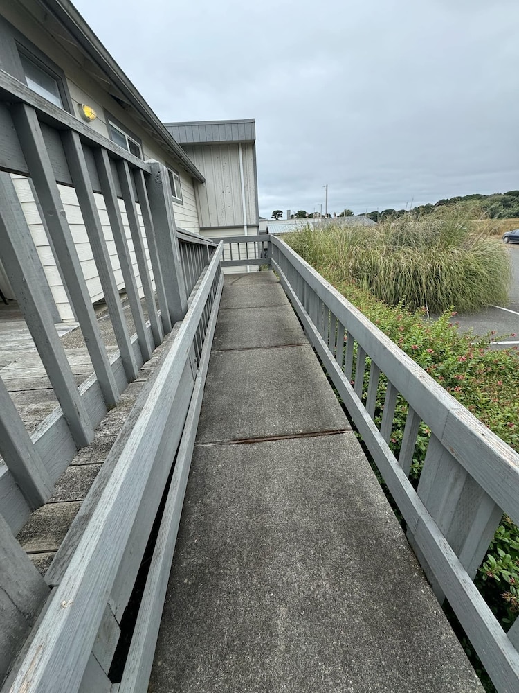 Sunset Oceanfront Lodging