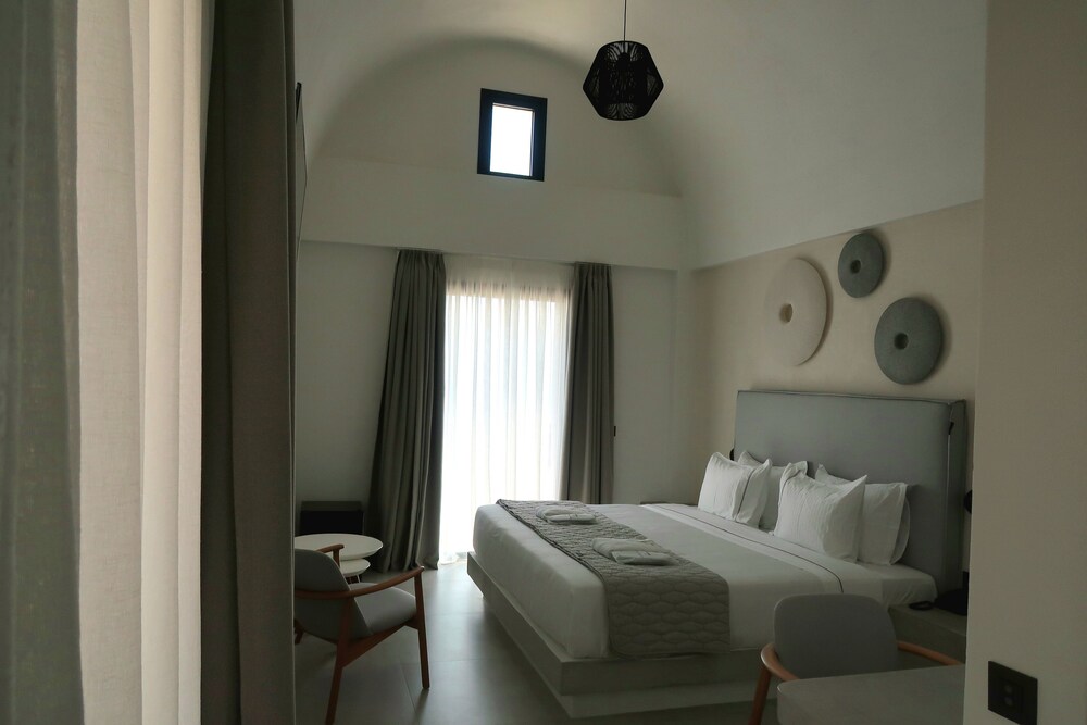 Blé Suites Santorini