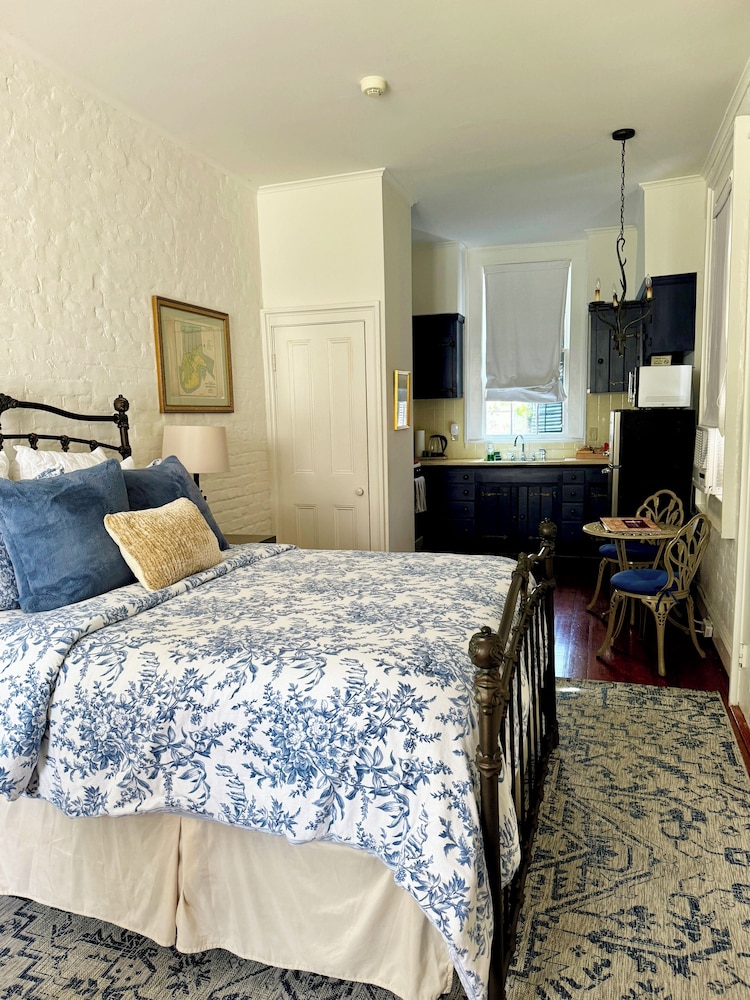 French Quarter Lanaux Mansion B & B