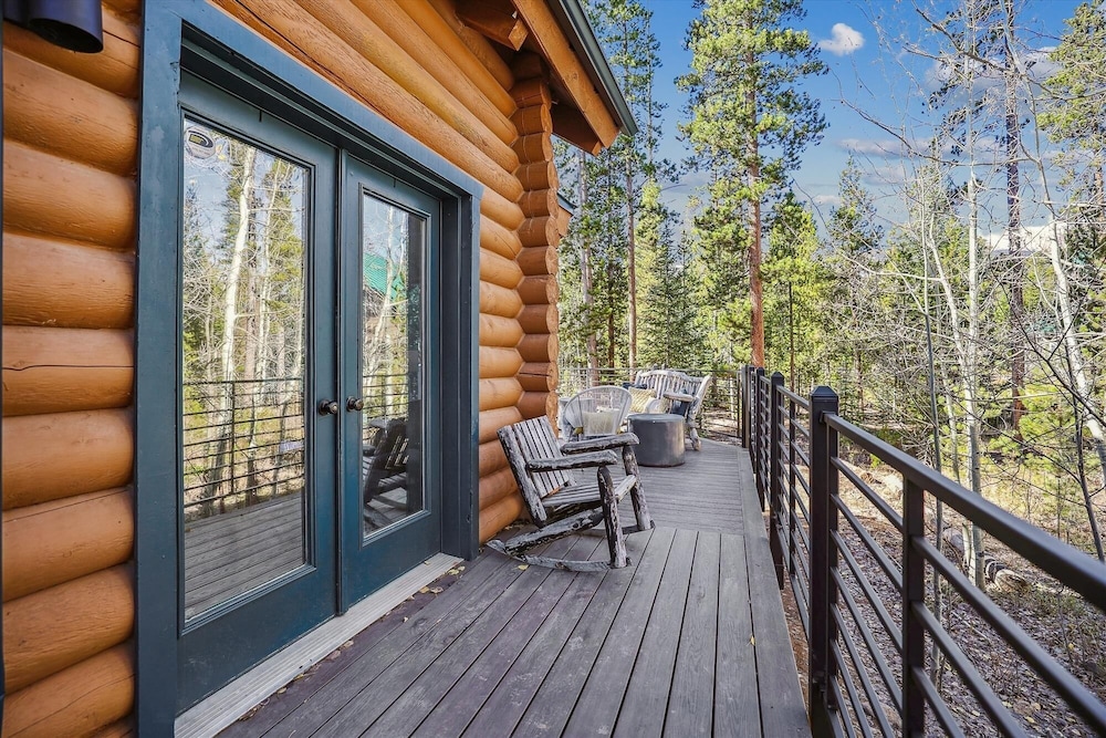 American Way Chalet 5 Bedroom Home
