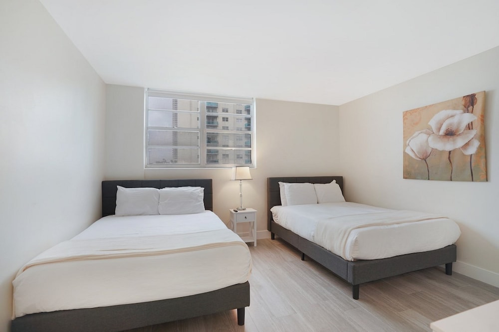 GLOBALSTAY Tides Hollywood Beach Retreat