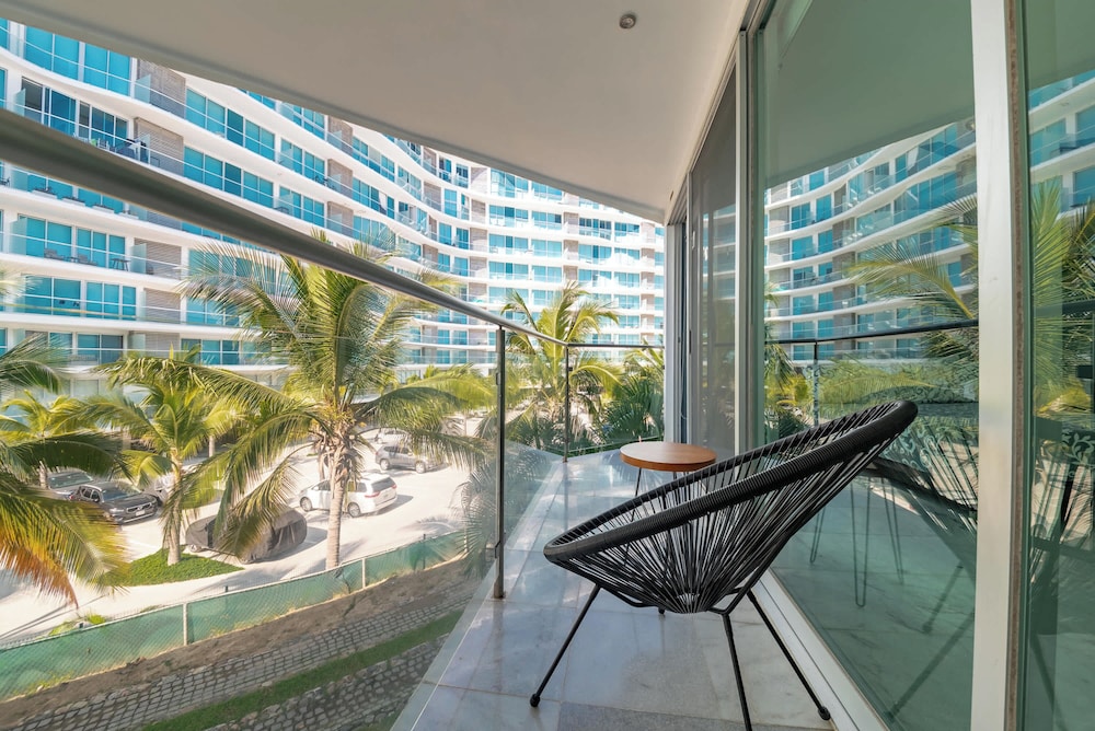 Beachfront Duplex With Multiple Pools - Beachclub