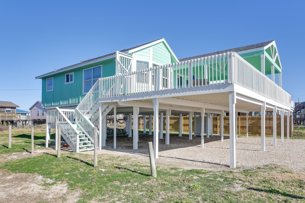 Great for Groups: Oceanfront Surfside Beach Home! view 3