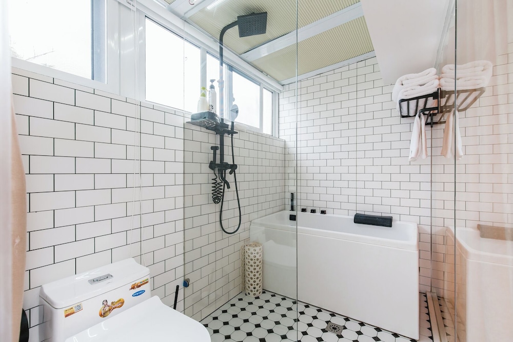 Shanghai Ruochu Designer Guesthouse-Near Shanghai Pudong Airport & Disneyland
