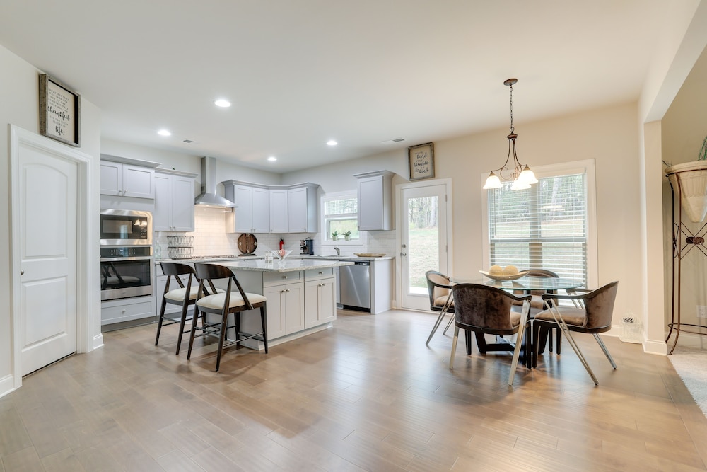 Spacious Conyers Home in Peaceful Setting! view 4