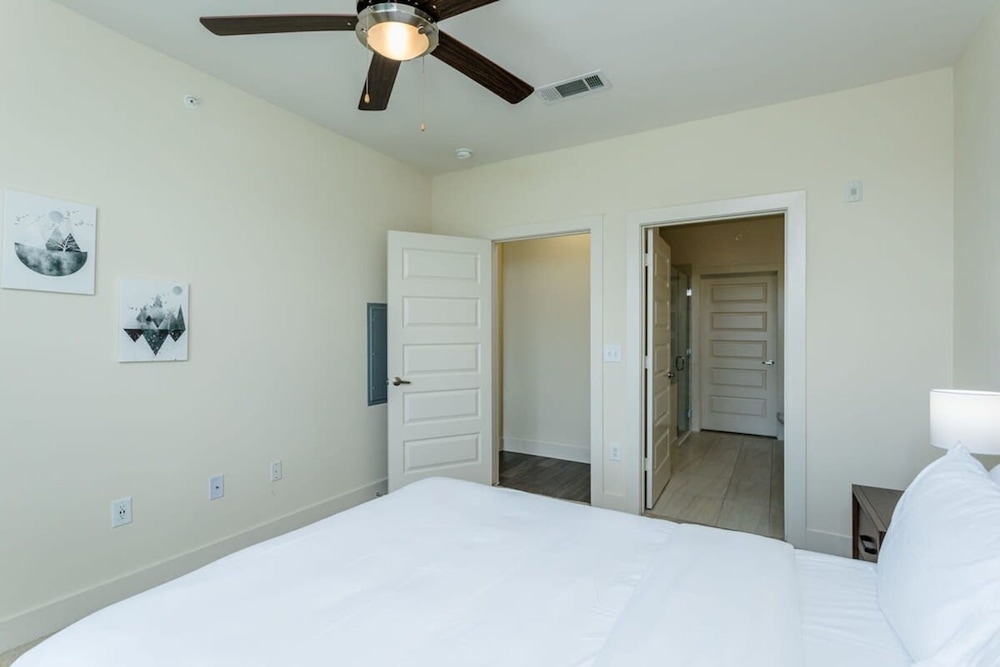 Renew Tanglewood 3-bedroom in Uptown Houston