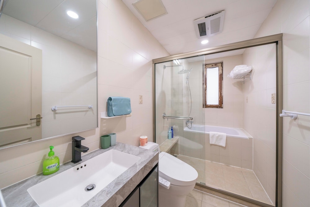 Tyms 1BR APT Gubei International Garden