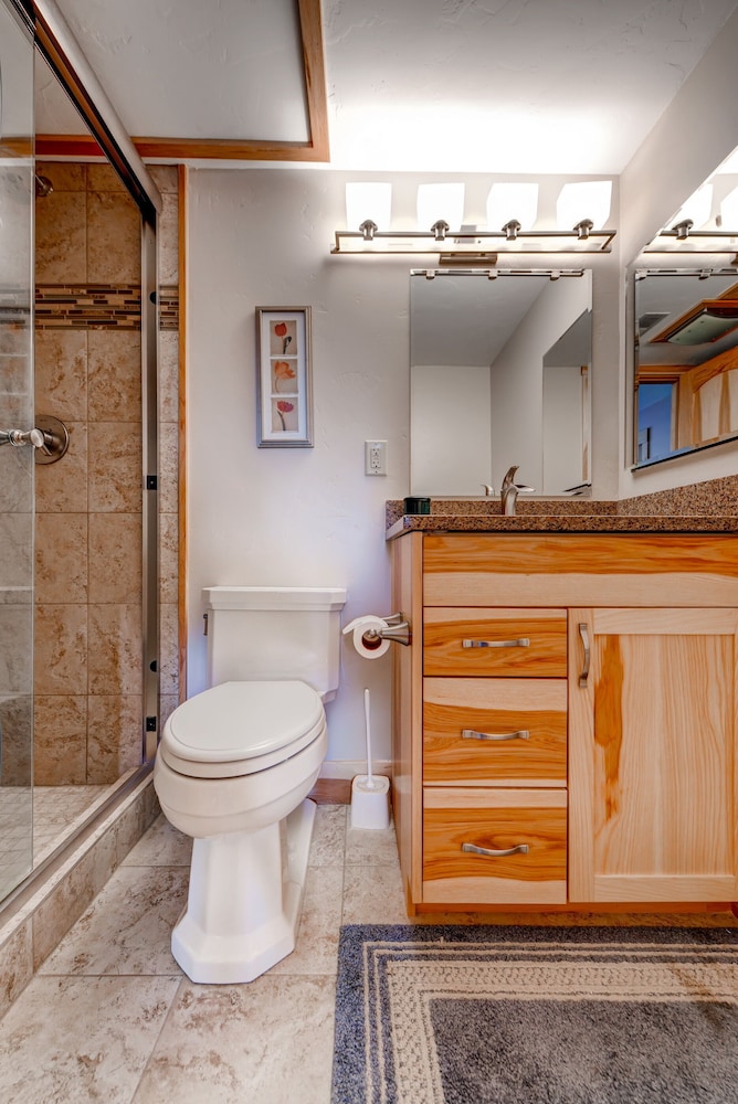 Mountainside Condominiums by CRMR