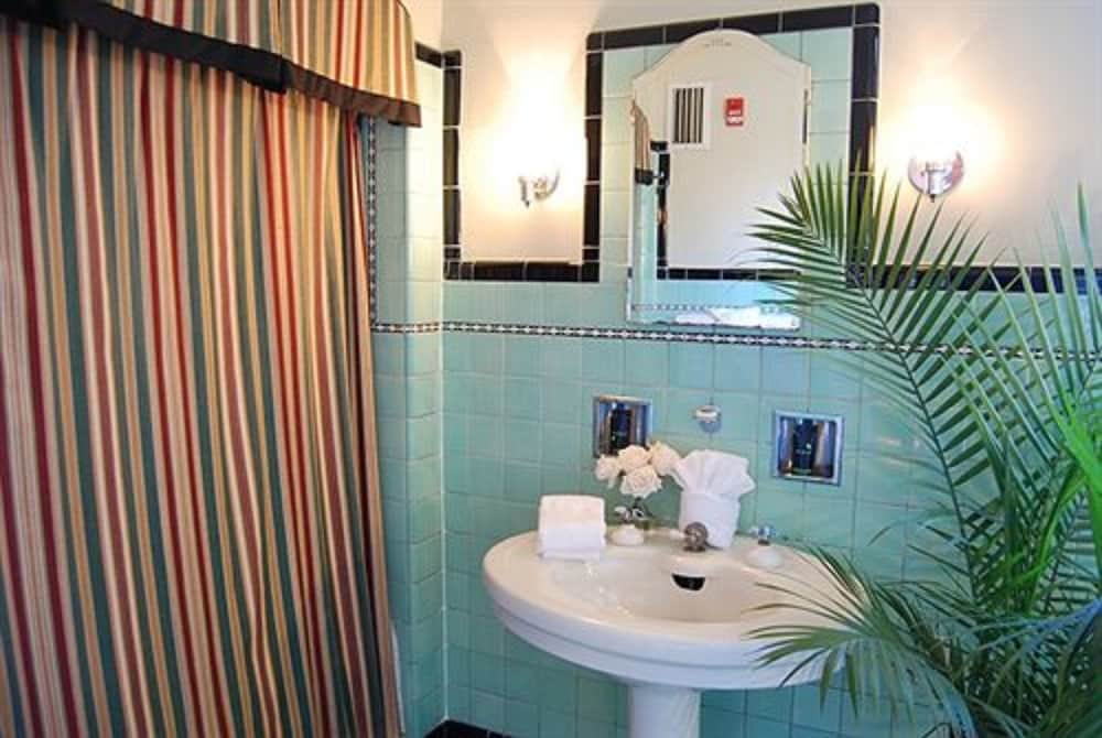 Columbus Vacations - Rothschild-Pound House Inn - Property Image 17