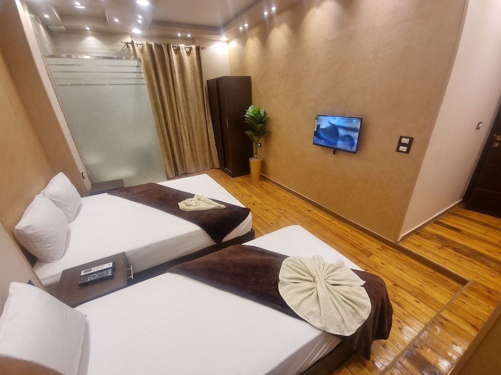 Cairo plaza 2 hotel