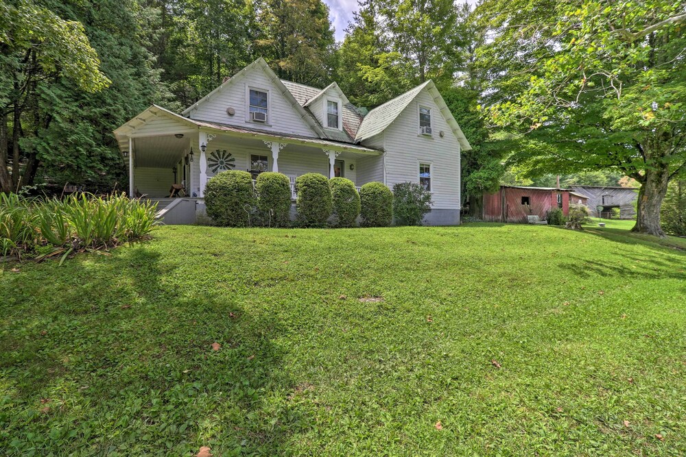 'lil Red Hen' Cottage in the Boone Area w/ Hot Tub view 4