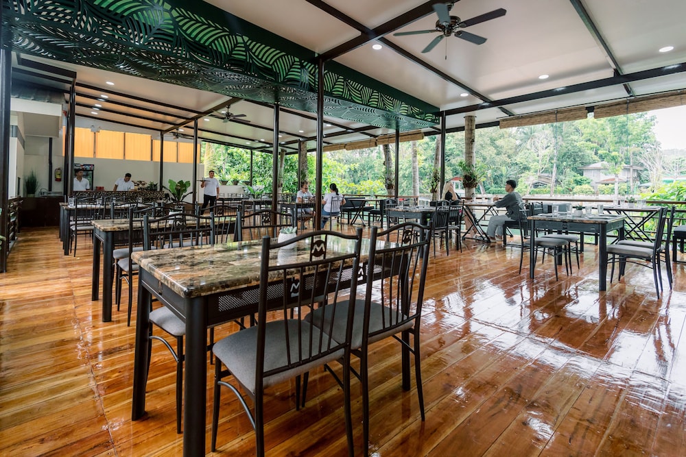 LOBOC RIVERSIDE INN and RESTAURANT