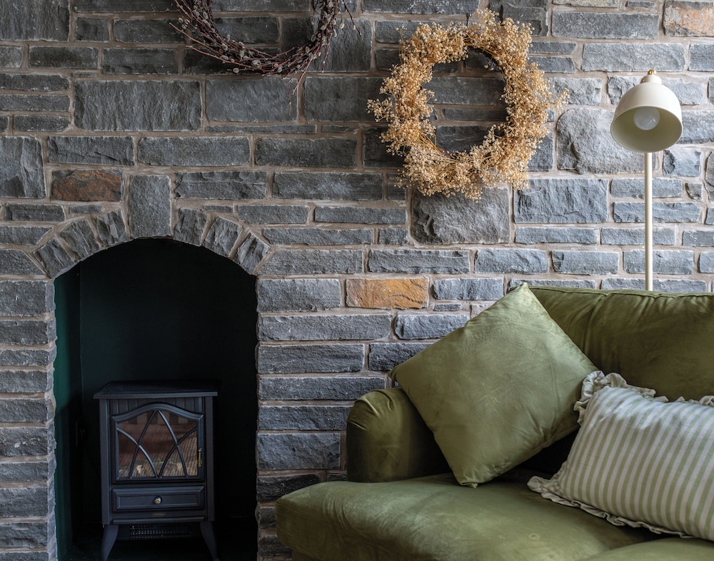 Cottage Cwtch