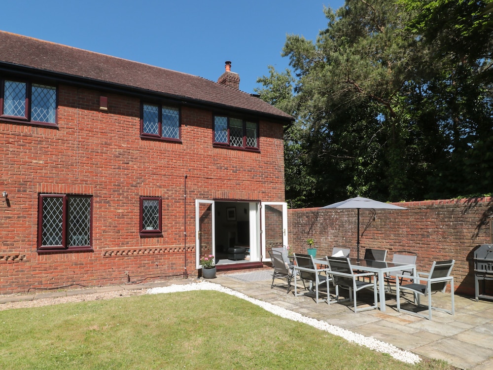 1 Charlotte Close
