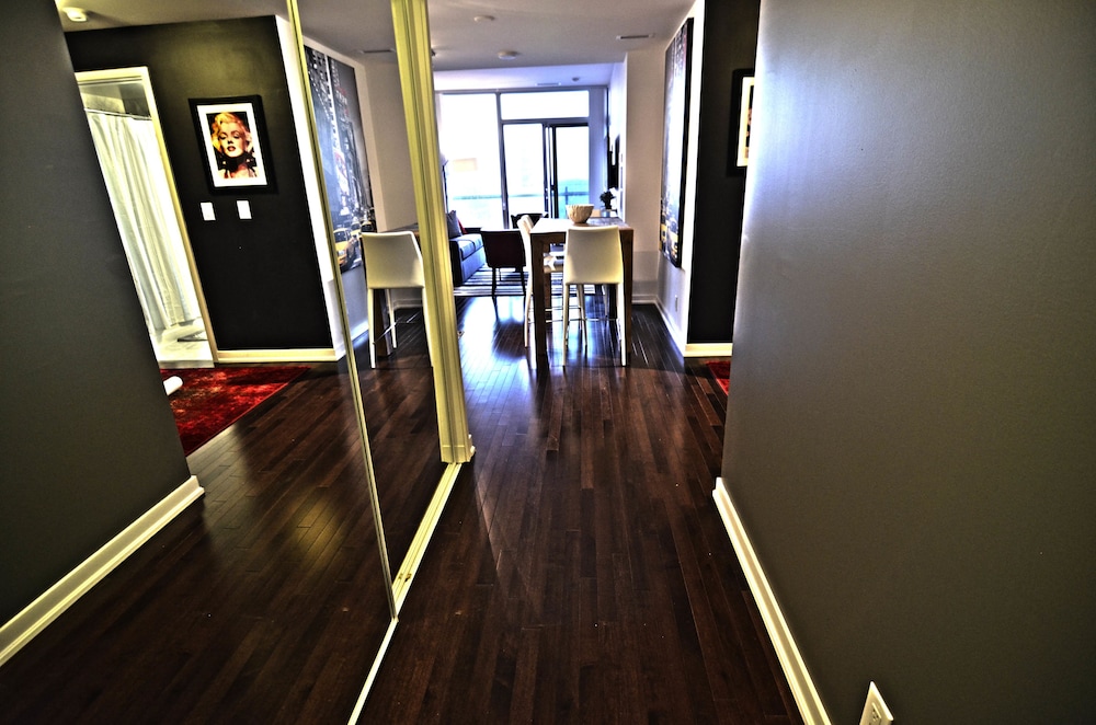 Toronto Escape - Onyx Suite-4