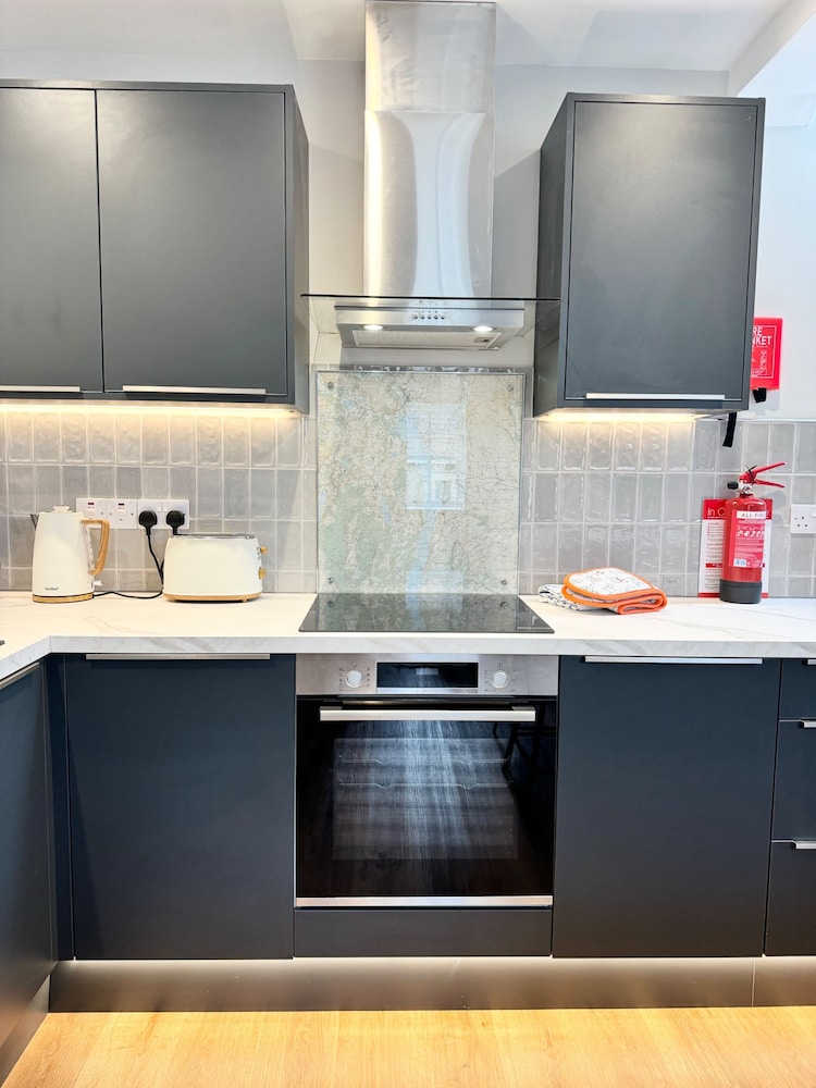 Cottage - Sleeps 2 - Pet Friendly - Parking