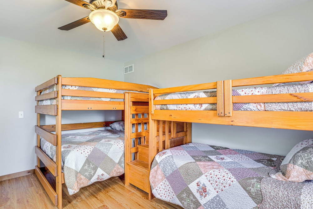 Wooded Escape w/ Pond & Grill in Pleasant City! view 5