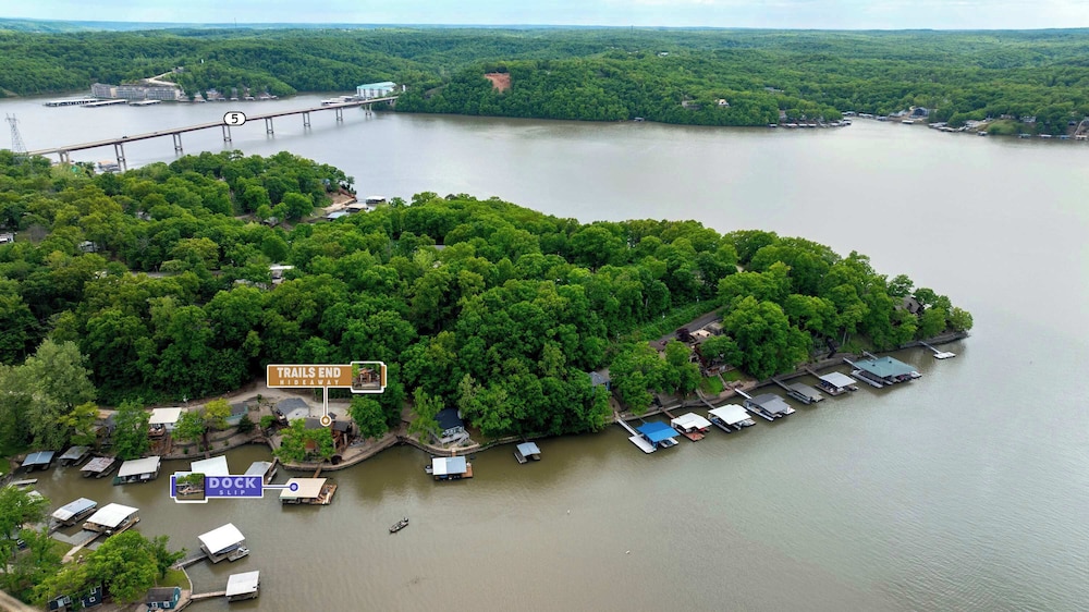 Trails End Hideaway Waterfront