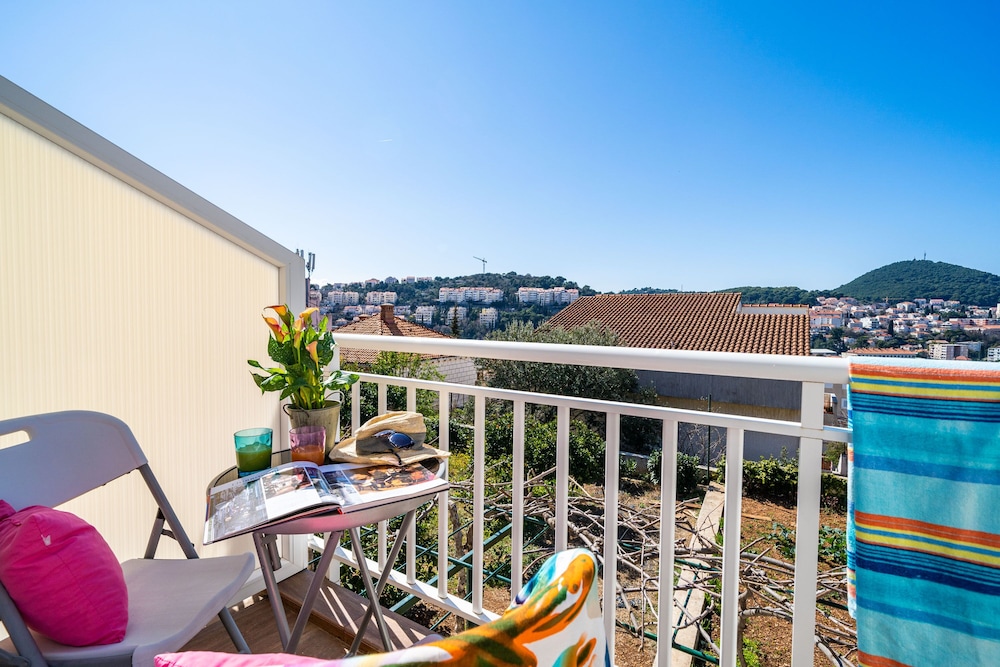 Jele Rooms