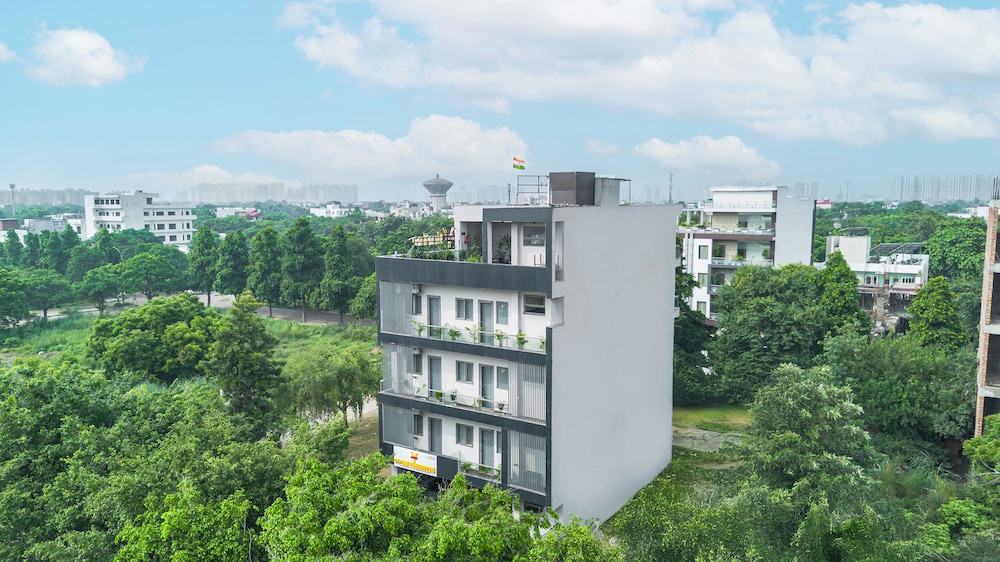 Lime Tree Hotel & Stays Greater Noida Nearby India Expo Centre & Mart