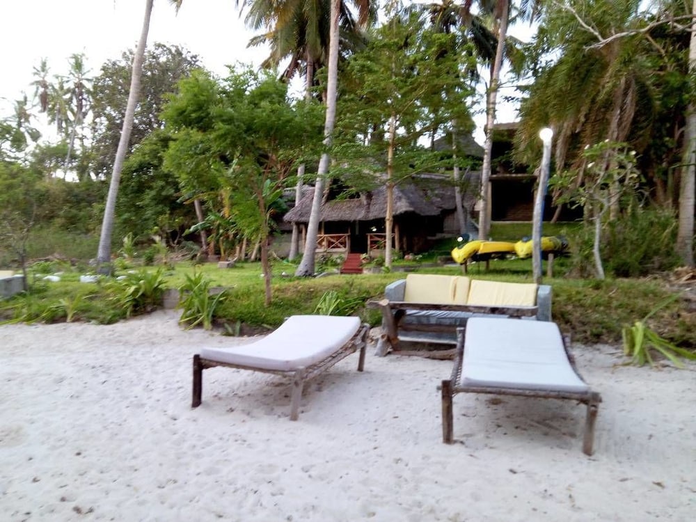 Mafia Beach Bungalows