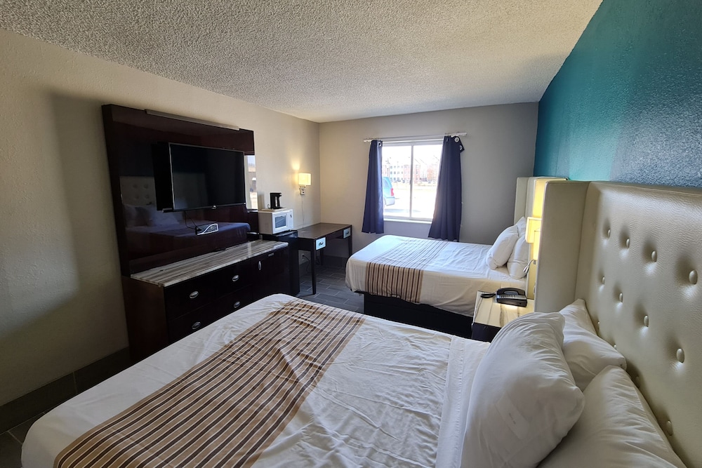 Bloomington Vacations - Bloomington Inn I-55 and I-74 - Property Image 14